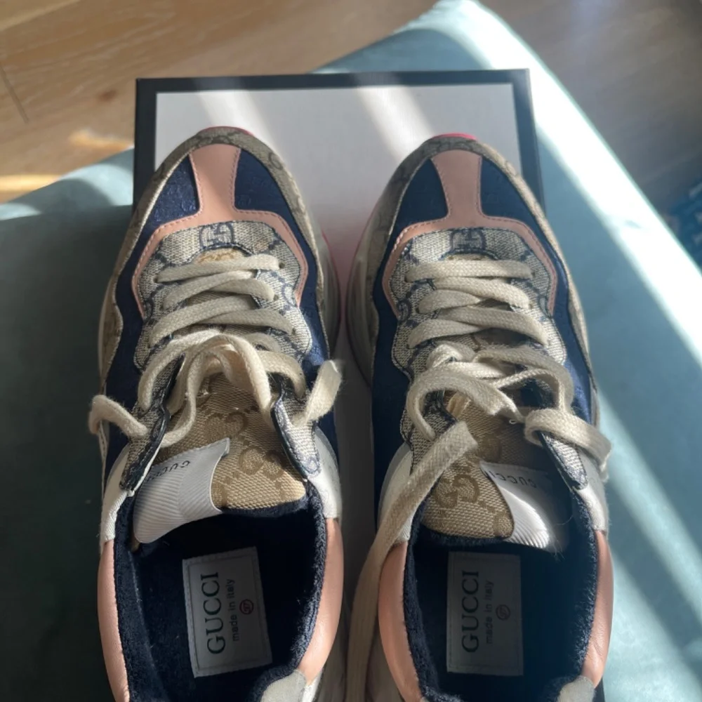 WOMEN'S GG RHYTON SNEAKER - Picture 2 of 6